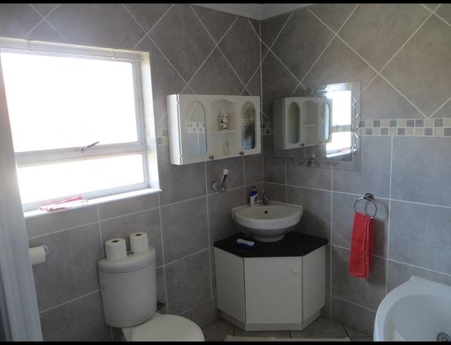 3 BEDROOM APARTMENT FOR SALE IN SHELLY BEACH